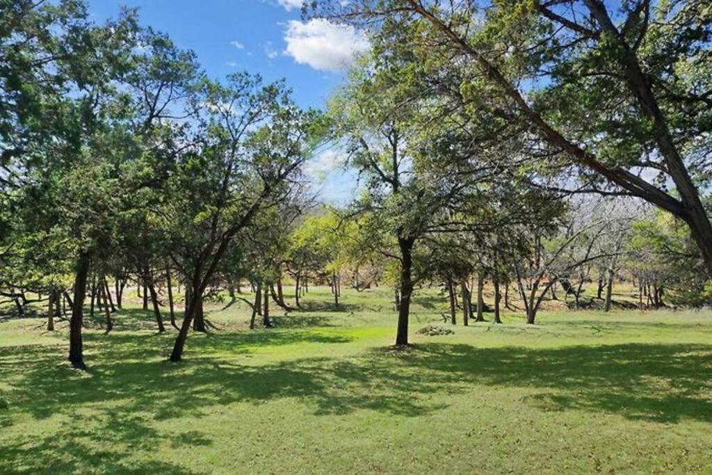 Fox Hollow - Tiny Home With Cypress Creek Access, Park Like Setting Wimberley Exterior photo