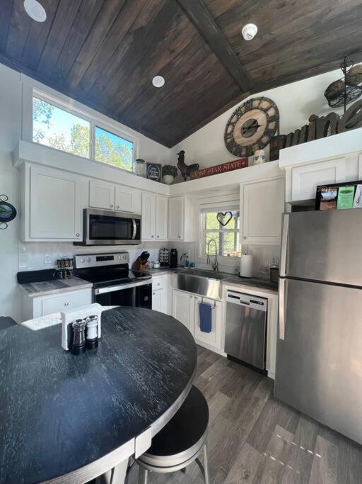 Fox Hollow - Tiny Home With Cypress Creek Access, Park Like Setting Wimberley Exterior photo